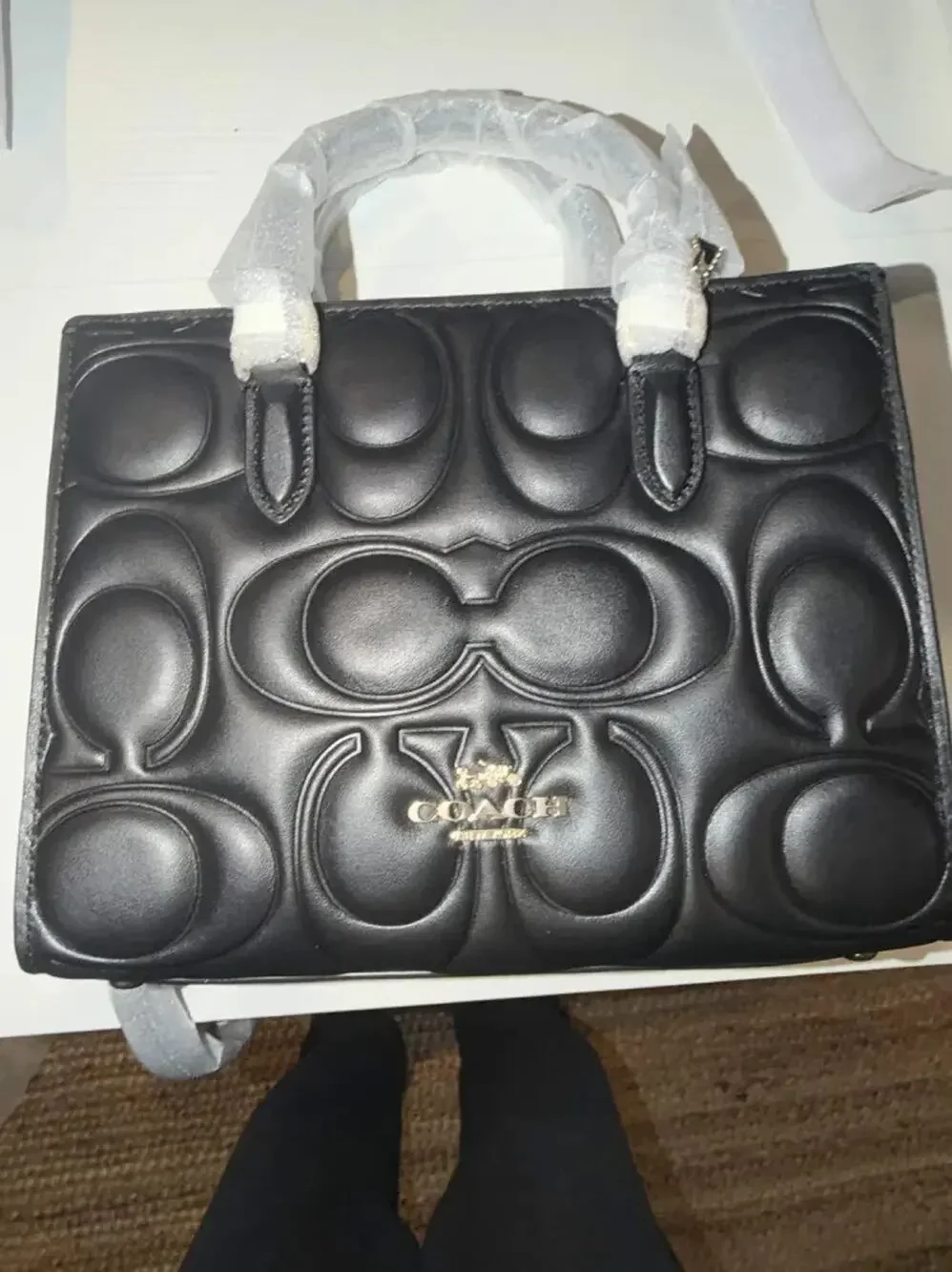 NWT B7-015 Coach Maggie Small ToteBlackSignatureEmbossedLeather 2Way.Gold Charms